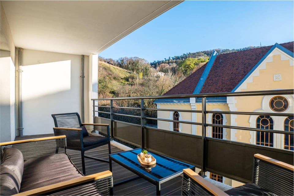 Property building, Balcony/Terrace