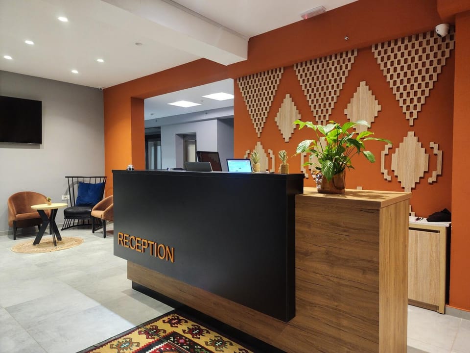 TV and multimedia, Lobby or reception, Seating area, furniture