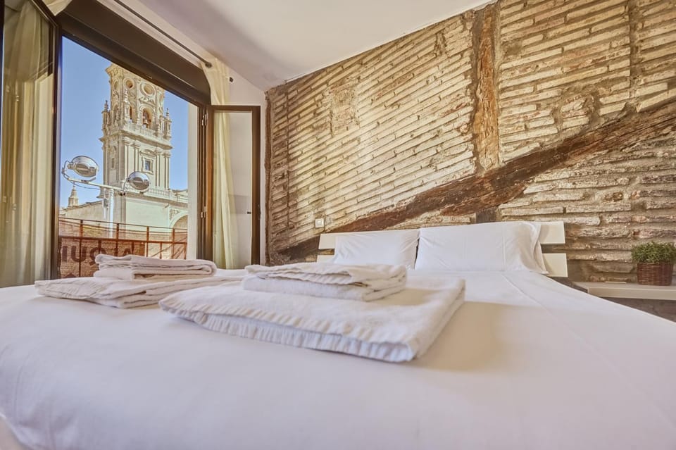 Bed, Photo of the whole room, Bedroom, Landmark view, towels