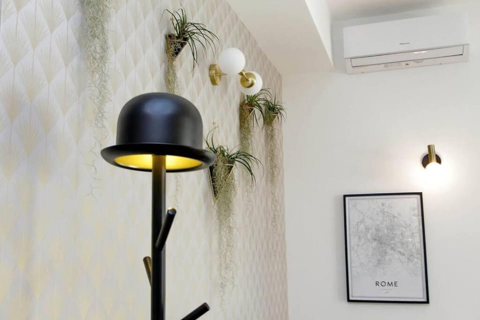 YCH TRILOCALE FINEMENTE ARREDATO VICINO ALLA METRO Apartment in Rome