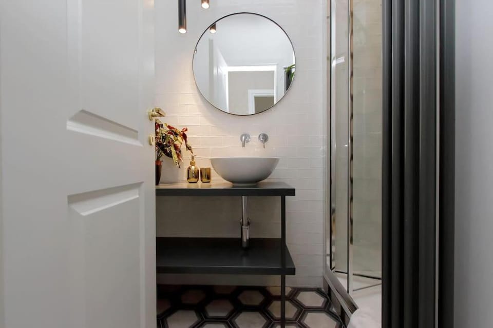 YCH TRILOCALE FINEMENTE ARREDATO VICINO ALLA METRO Apartment in Rome