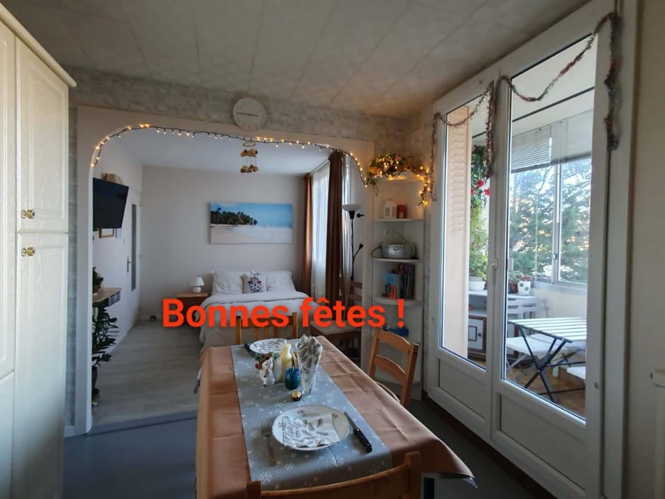 Médipôle T2 avec un garage gratuit sur place, 16min à centre ville Lyon en métro A Apartment in Villeurbanne