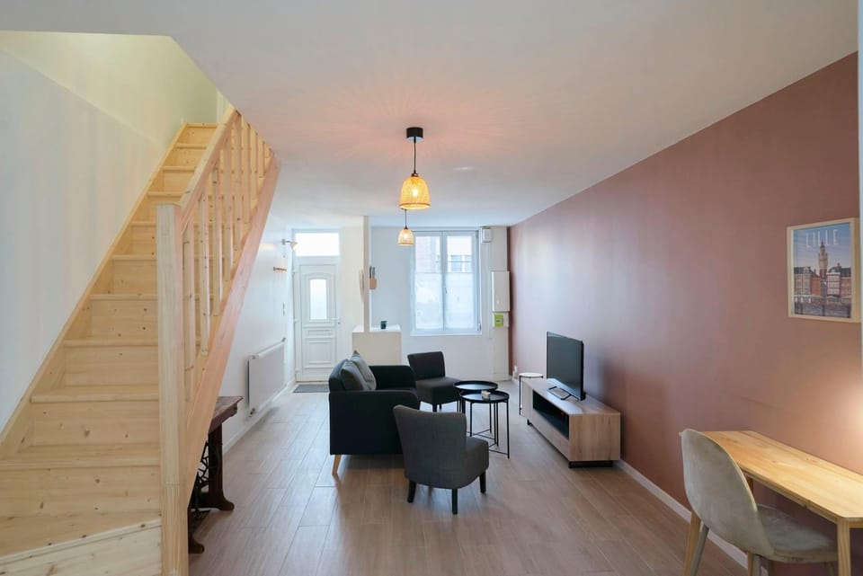 House in Lille near Euratech private terrace. Bed and Breakfast in Lille