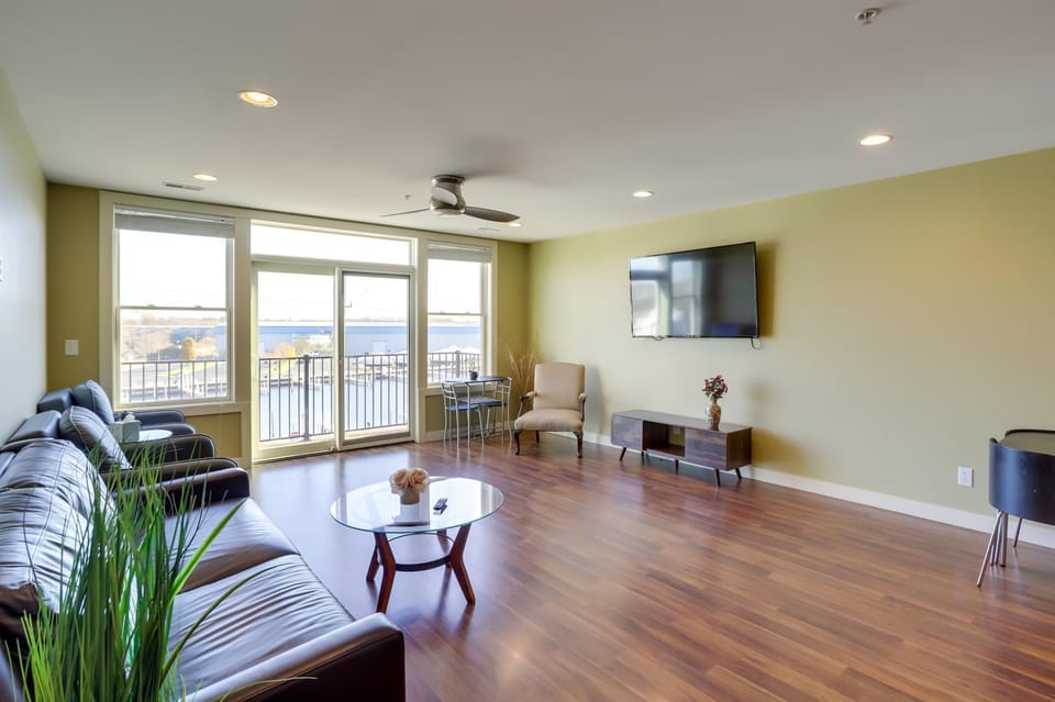 St Joseph Condo < 1 Mi to Beach & Downtown! House in St Joseph