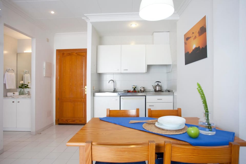 Property building, Kitchen or kitchenette, Living room