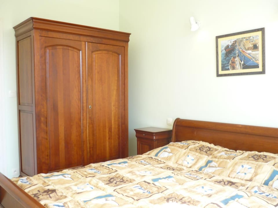 Bed, Photo of the whole room, Bedroom, wardrobe