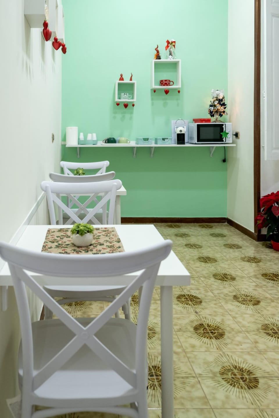 Kitchen or kitchenette, Breakfast, minibar