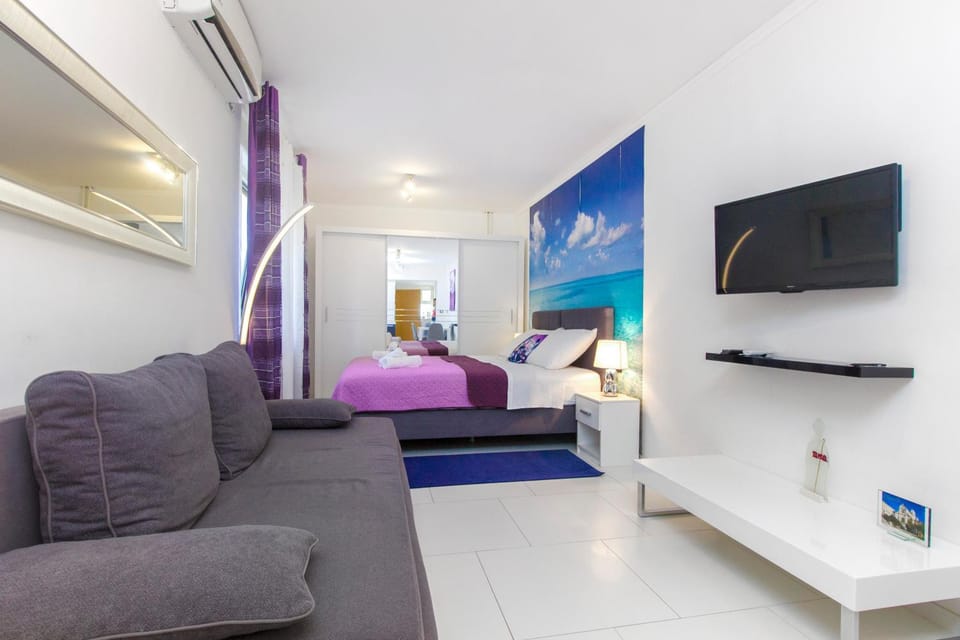 TV and multimedia, Living room, Photo of the whole room, Seating area