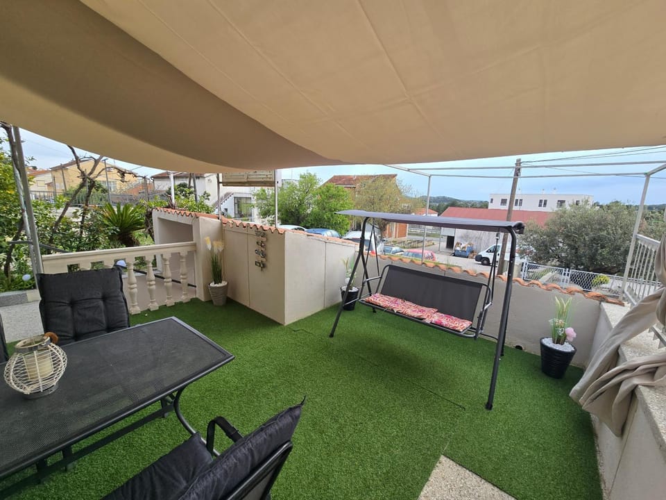 Patio, Natural landscape, Garden, Balcony/Terrace, Seating area, Garden view