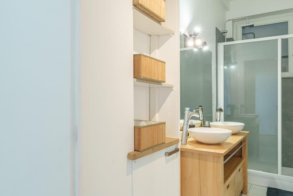 Shower, Bathroom, towels