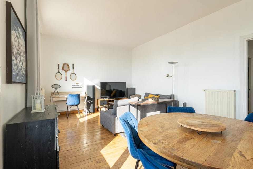 Communal lounge/ TV room, TV and multimedia, Living room, Seating area, Dining area