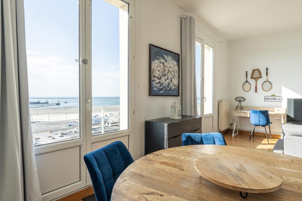 Natural landscape, Living room, Seating area, Dining area, Sea view