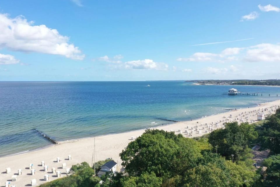 Ferienhaus-Strandallee95-direkt-am-Strand House in Timmendorfer Strand