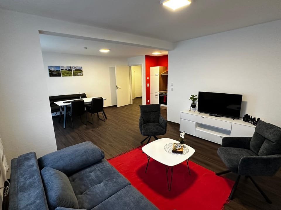 TV and multimedia, Living room, Seating area, Dining area