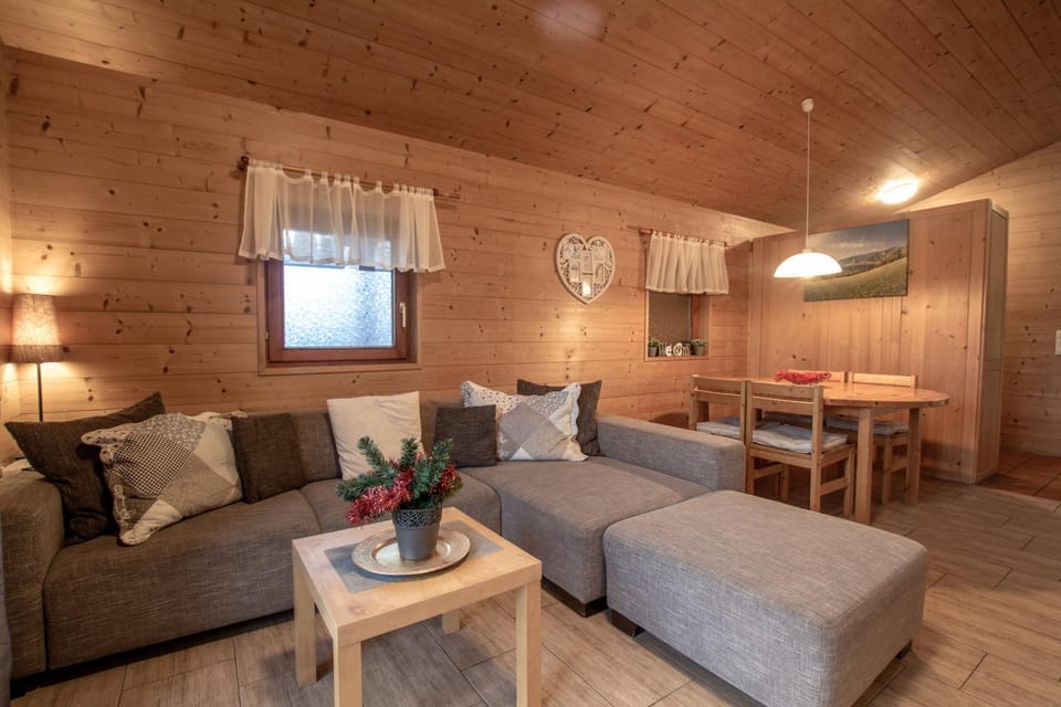 Living room, Seating area, Floor plan, Dining area