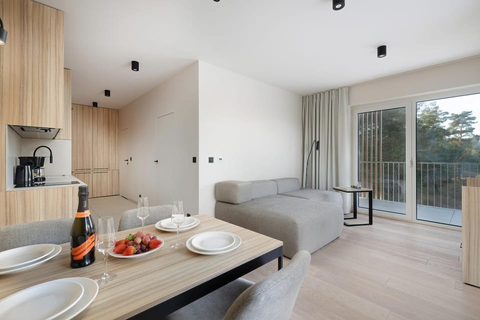 Kitchen or kitchenette, Living room, Seating area, Dining area