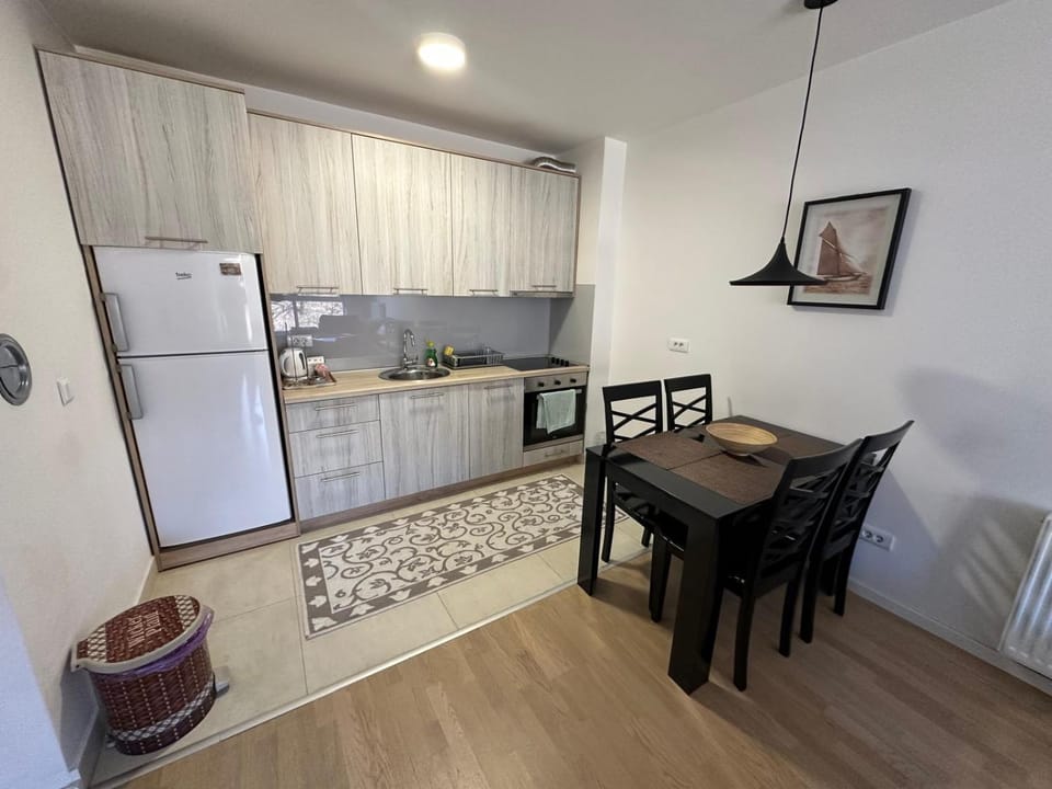 Kitchen or kitchenette, Living room, Seating area, Dining area, minibar, oven, pet friendly, stove