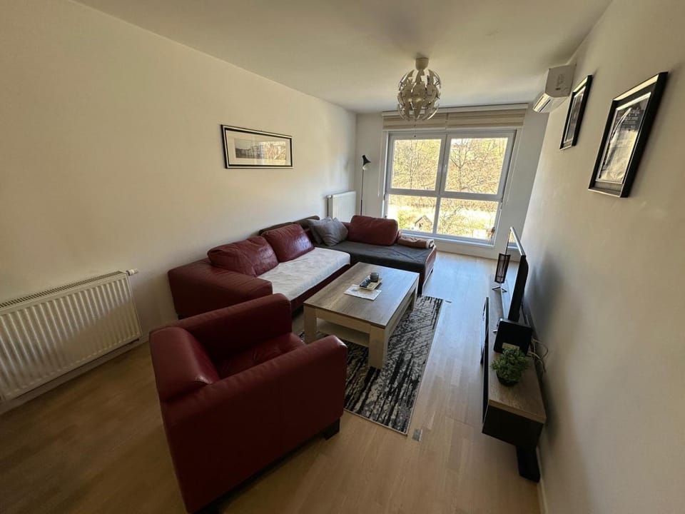 TV and multimedia, Living room, Seating area, internet