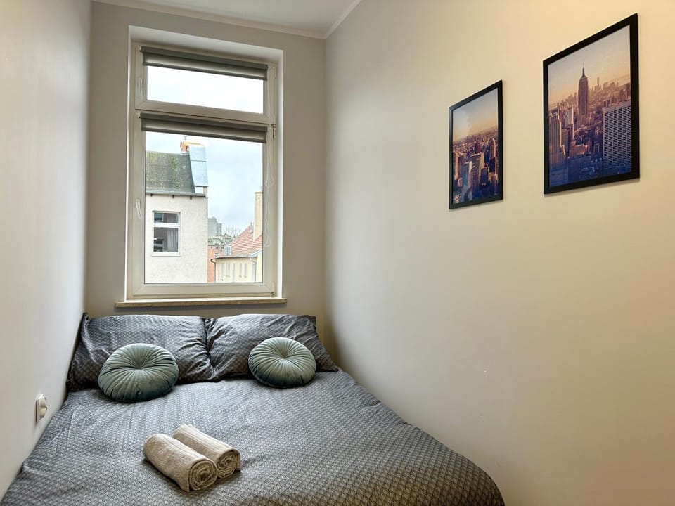 Bed, Photo of the whole room, towels