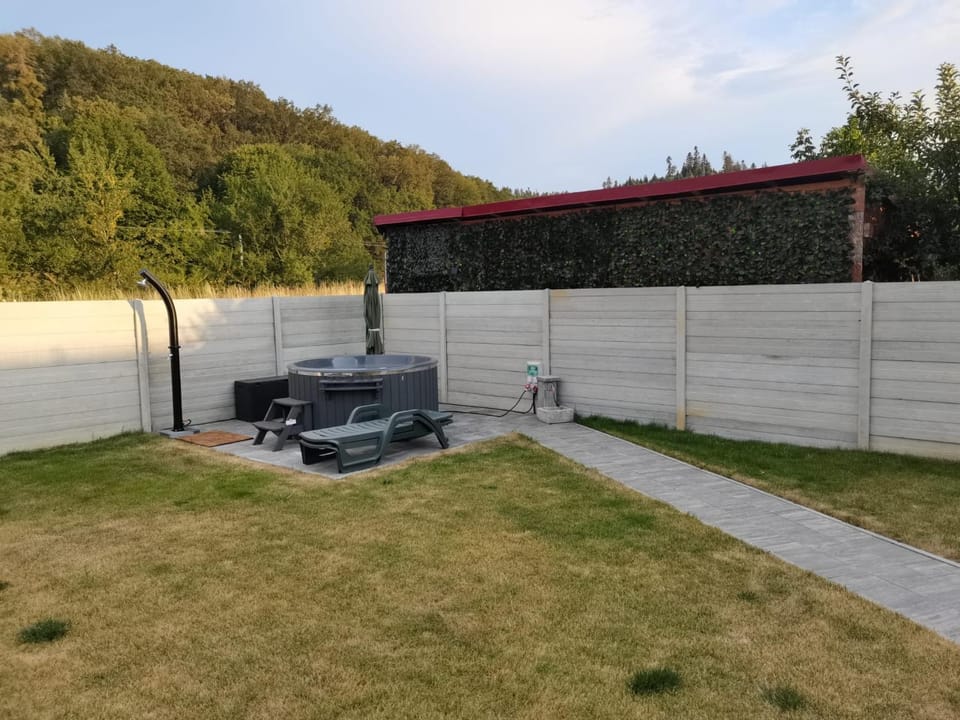 Garden, Hot Tub, Garden view