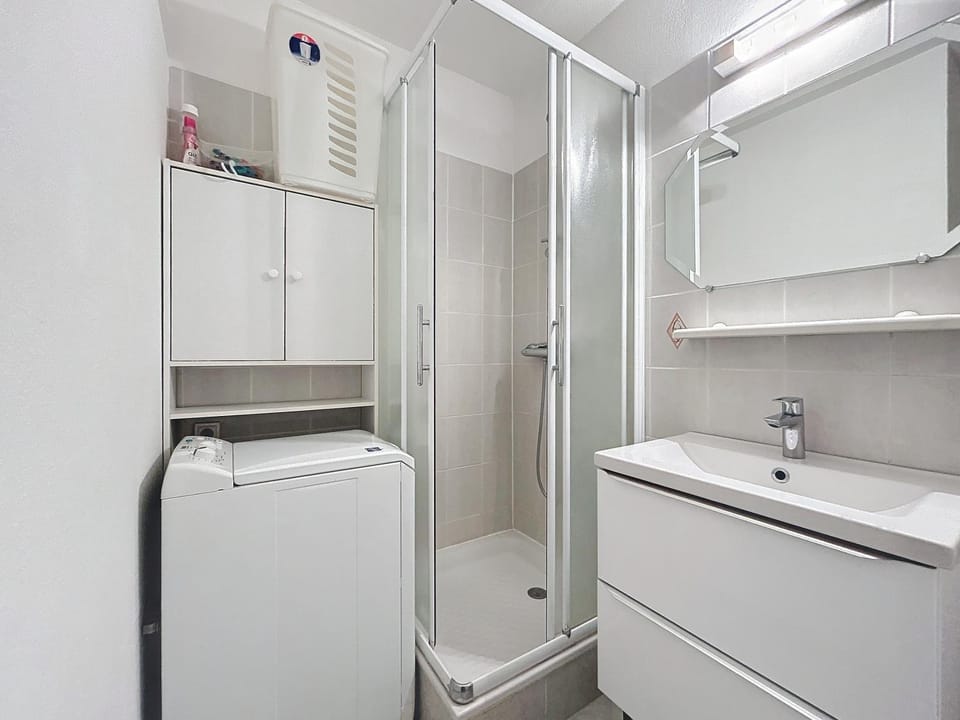 Shower, washing machine