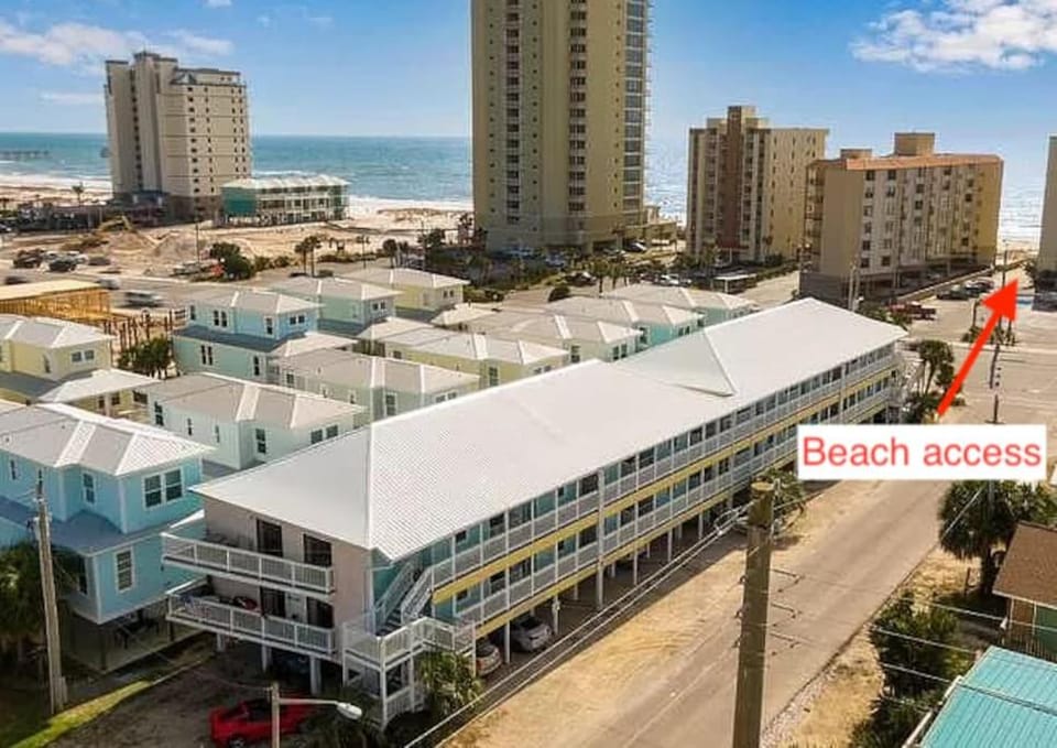 Deeded Beach Access in Heart of GS and 10 min Walk to Hangout Apartment in Gulf Shores