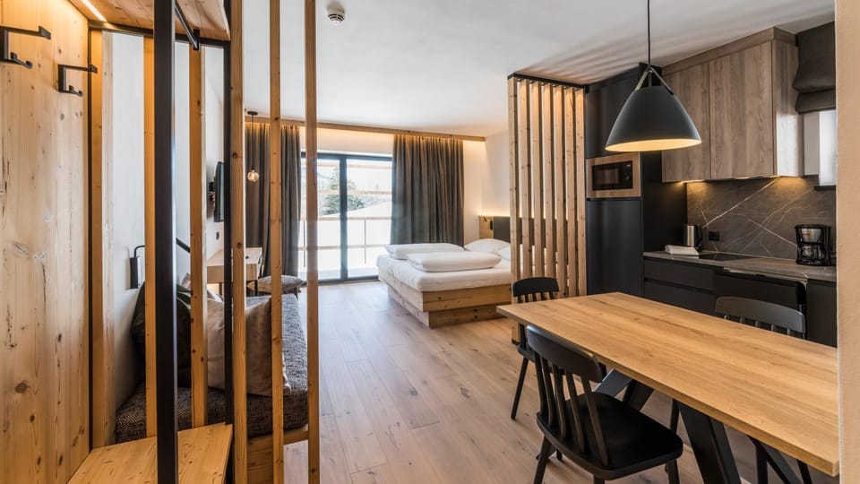 Bed, Kitchen or kitchenette, Photo of the whole room, Seating area, Dining area, Bedroom