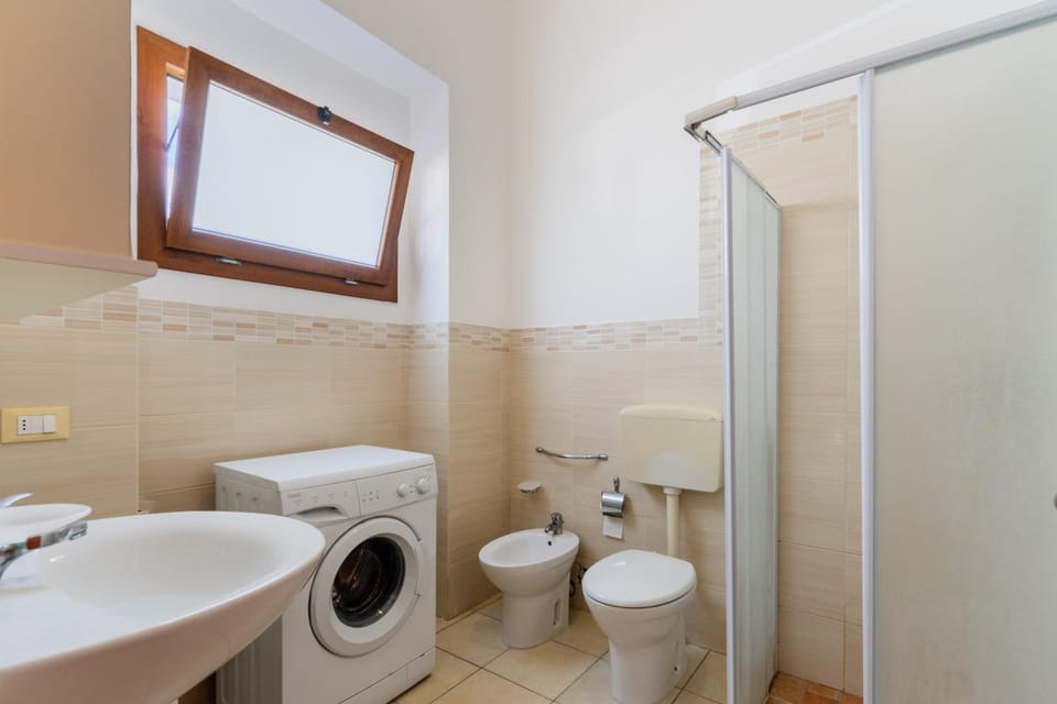 Bathroom, Living room