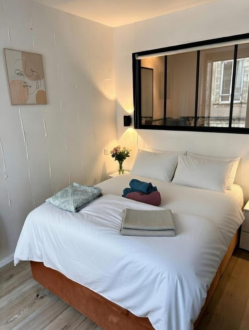 Bed, Night, Photo of the whole room, Bedroom, towels