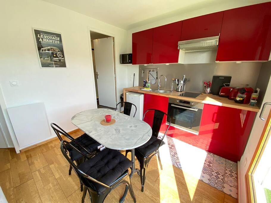 Coffee/tea facilities, Kitchen or kitchenette, Dining area, minibar, pet friendly, stove, toaster