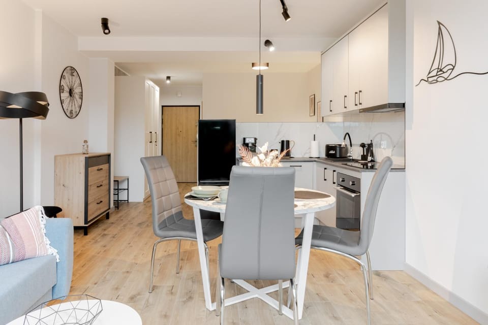 Kitchen or kitchenette, Dining area, stove