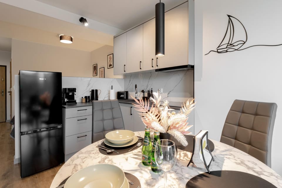 Kitchen or kitchenette, Dining area, stove