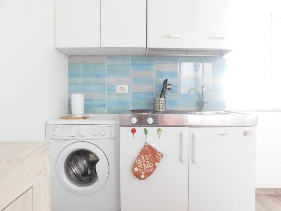 Kitchen or kitchenette, pet friendly, stove, washing machine