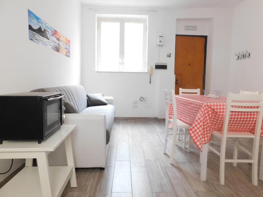 Communal lounge/ TV room, TV and multimedia, Kitchen or kitchenette, Living room, Seating area, Dining area, Evening entertainment