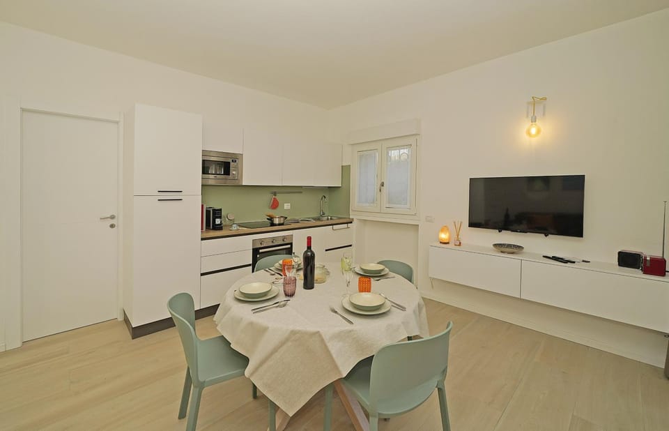 TV and multimedia, Kitchen or kitchenette, Dining area