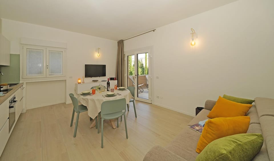 TV and multimedia, Living room, Dining area