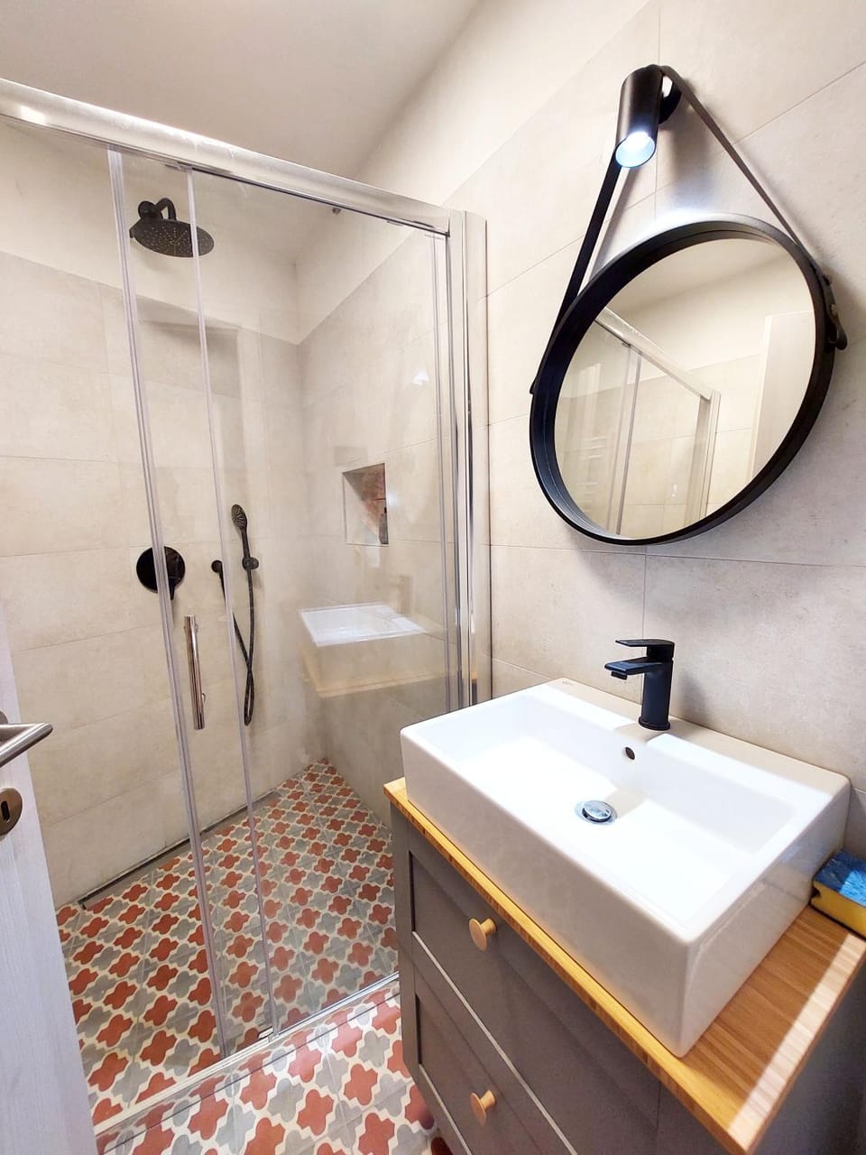 Shower, Toilet, Bathroom, towels