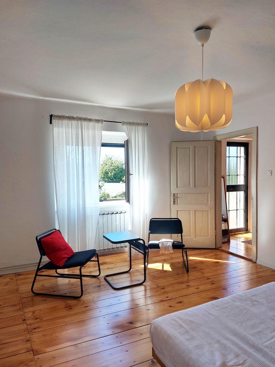 Bed, Photo of the whole room, Seating area, Bedroom