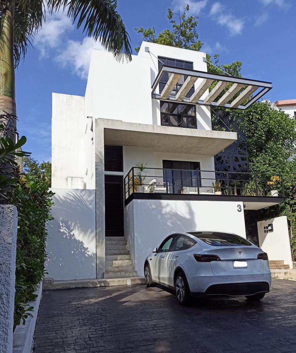 Property building, Facade/entrance, Parking