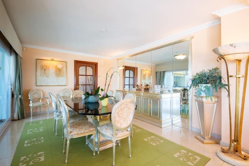 Villa Luxueuse, 2 piscines, spa et salle de sport, 5 chambres, 4 salles de bain Villa in Alt Empordà