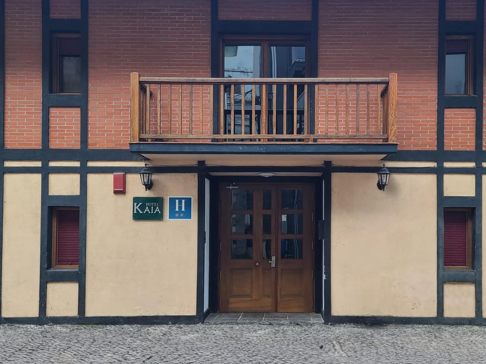 Facade/entrance