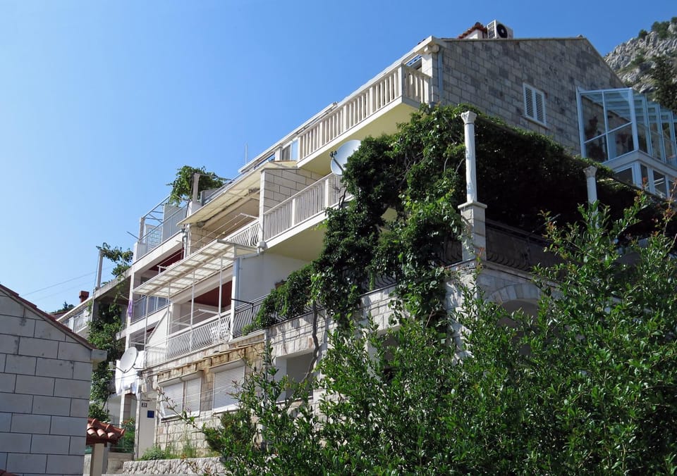 Property building, Facade/entrance