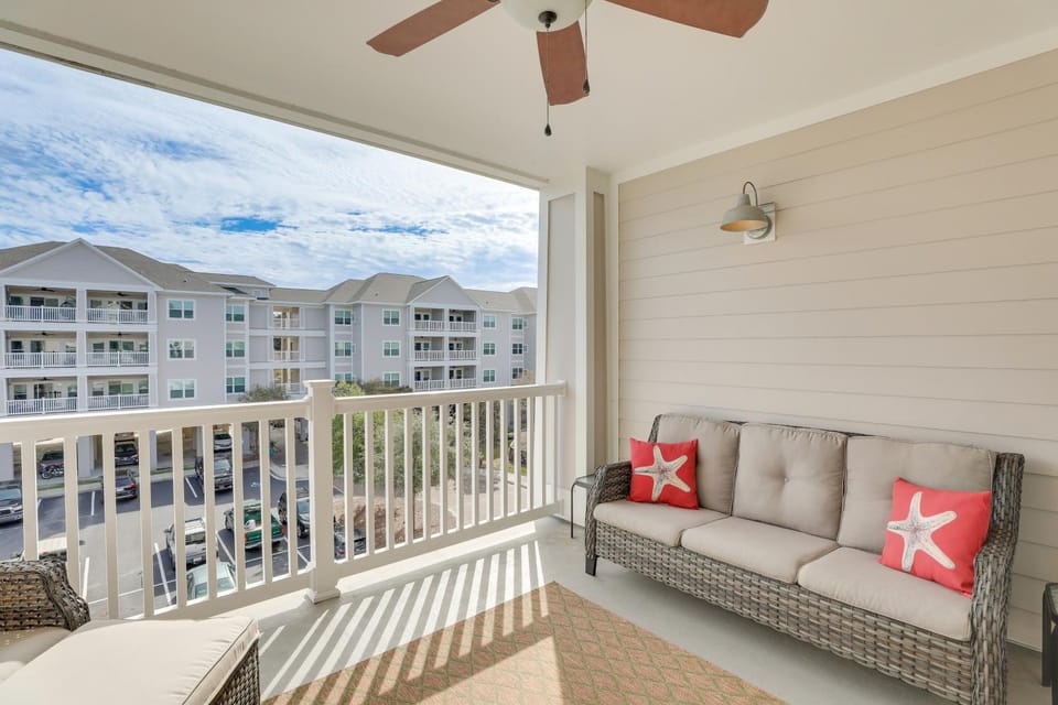 3 Mi to Folly Beach Condo with Pool Access! Apartment in James Island