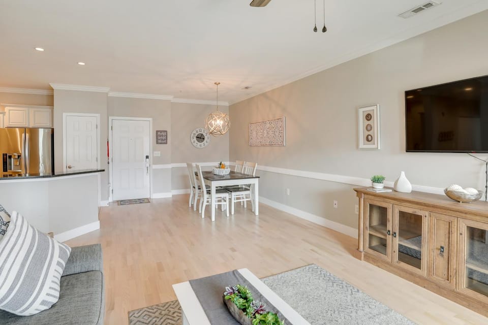 3 Mi to Folly Beach Condo with Pool Access! Apartment in James Island