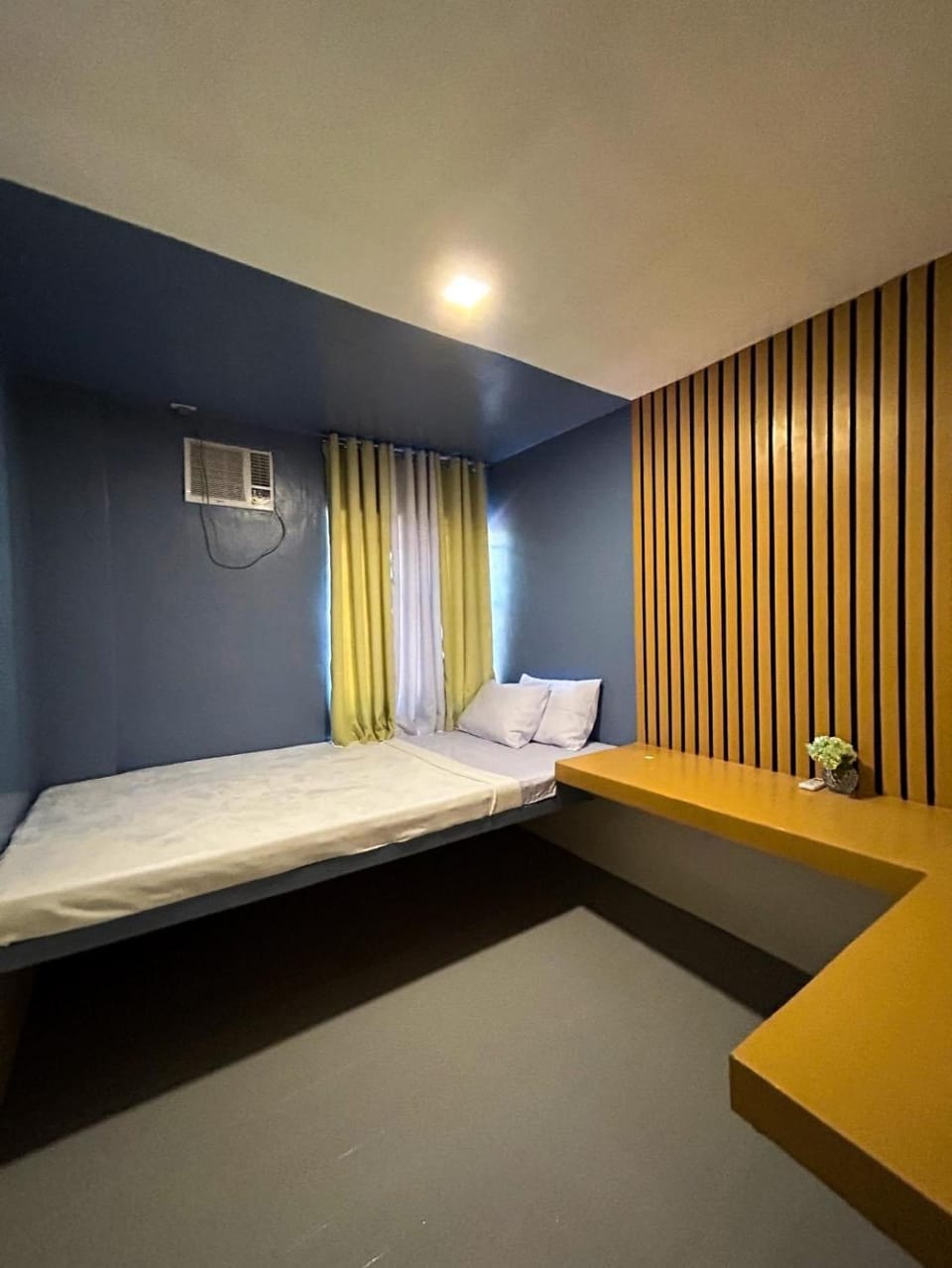 Mar Azul Travellers Inn and SPA Hostel in Central Visayas