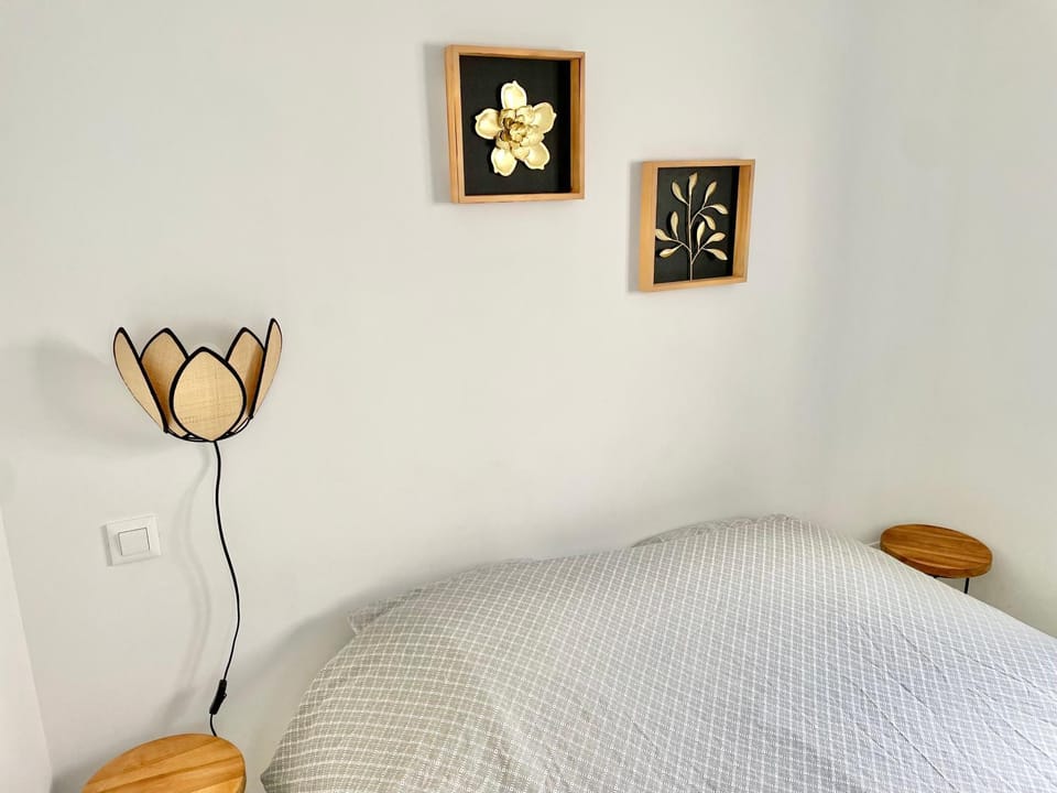 Bed, Decorative detail, Bedroom