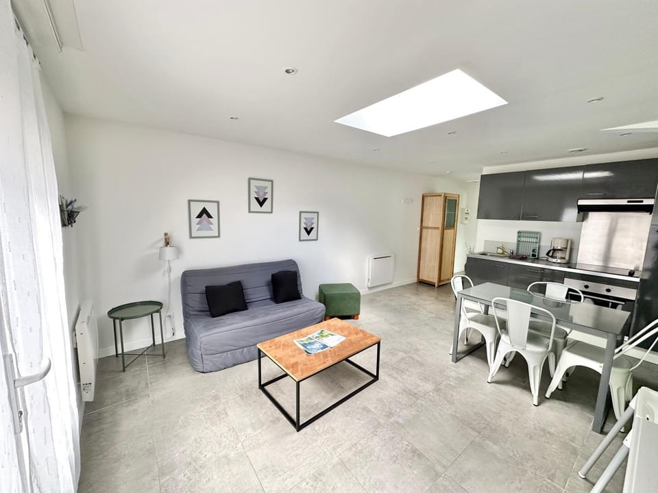 Kitchen or kitchenette, Living room, Dining area