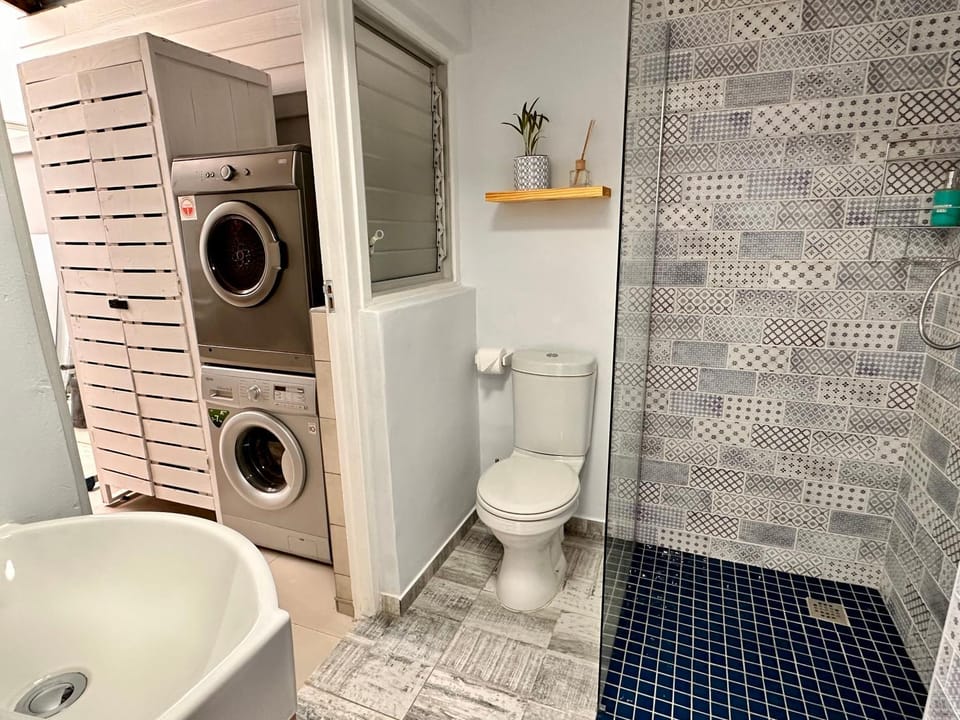 Shower, Toilet, washing machine, dryer