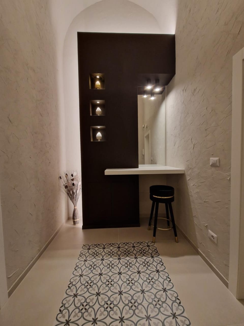 Lobby or reception, Internal: Not applicable to any particular room