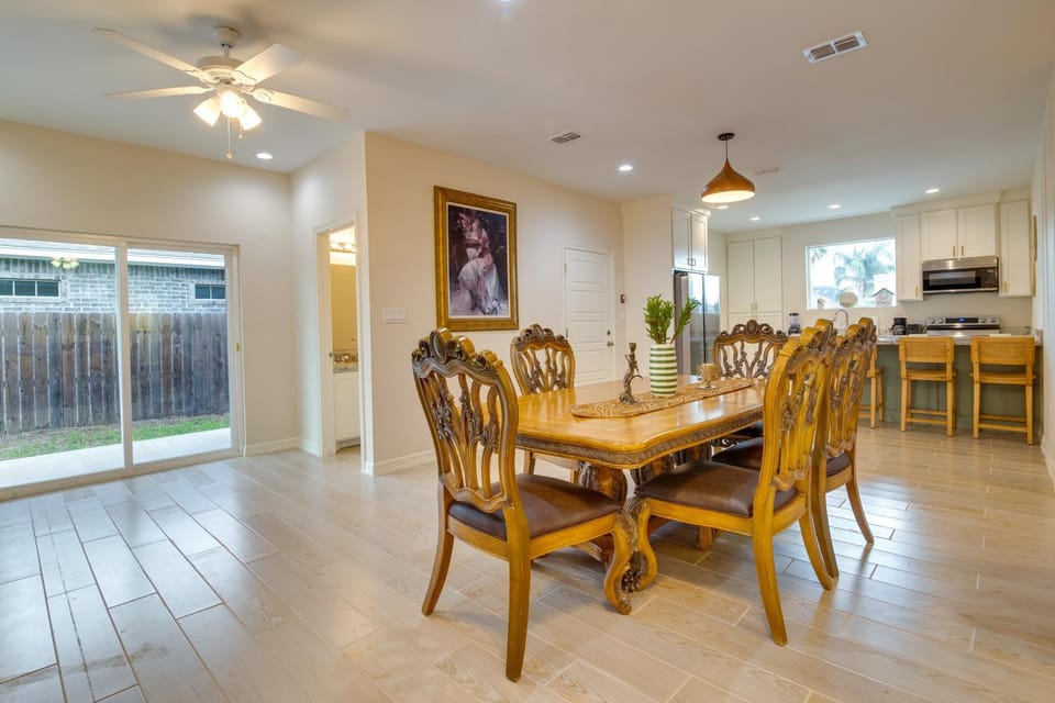 WFH-Friendly Brownsville Home w/ Private Patio House in Brownsville